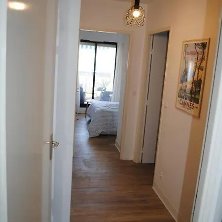 Apartmán Walk To The Beach, Flat With Terrace And Parking