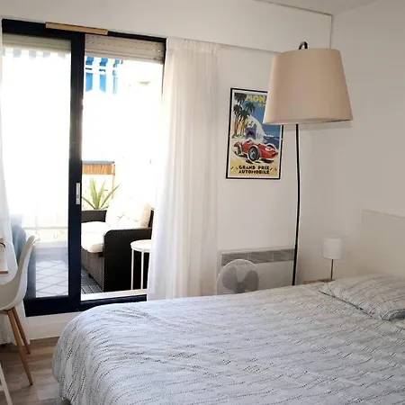 Walk To The Beach, Flat With Terrace And Parking * Antibes