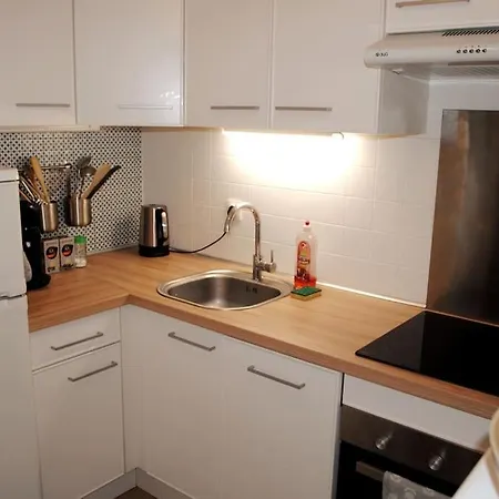 Walk To The Beach, Flat With Terrace And Parking 아파트